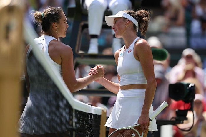 Carson Branstine (re.) verlor in der ersten Wimbledon-Runde gegen die Weltranglisten-Erste Aryna ...