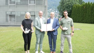 Gerber und Vizerektor Weihs mit Happ (li.) und Wachholz (re.)