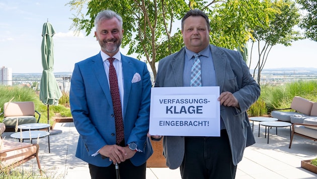 Die Klubobmänner Norbert Hofer und Bernd Strobl (re.) sind sich in der Causa Straßengesetz ...