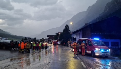 Feuerwehren und Rettungskräfte standen im Gschnitztal im Einsatz.