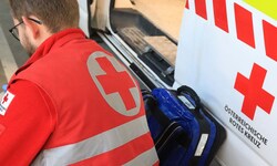 Eine Nacht musste ein 71-Jähriger zwischen Bäumen und unter seinem Motorrad ausharren, bis er ...