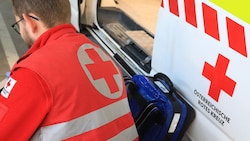 Eine Nacht musste ein 71-Jähriger zwischen Bäumen und unter seinem Motorrad ausharren, bis er ...