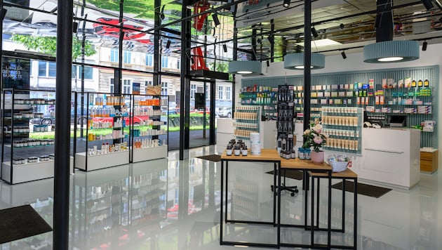 Modern und übersichtlich präsentiert sich die Resch Apotheke im Inneren.