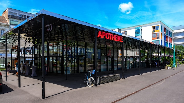 2011 wurde das markante Glashaus in der Mühlkreisbahnstraße in Urfahr gebaut, 2012 eröffnet. 13 ...