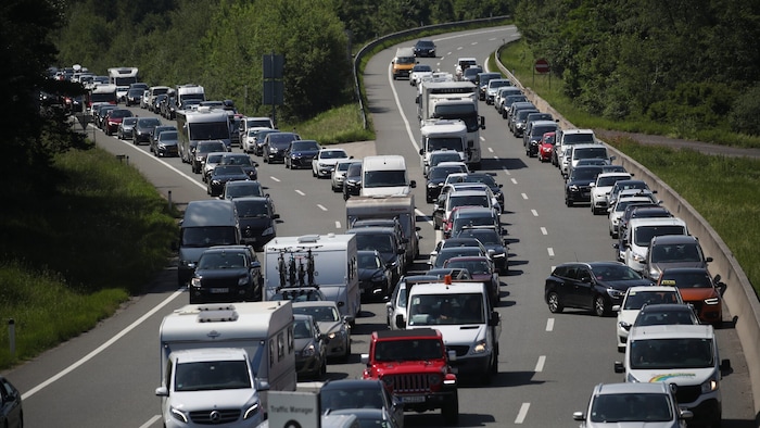 Um die Gemeinden entlang der A10 zu entlasten, werden am kommenden Wochenende zahlreiche ...