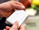 Nahrungsmittel, Tabak und Alkohol wurden um 4,4 Prozent teurer, Dienstleistungen um 4,3 Prozent.