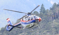 Ein Hubschrauber der Polizei barg den Leichnam.