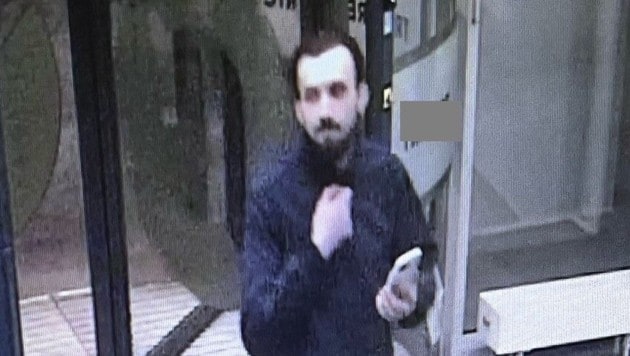 Die Polizei bittet um Mithilfe – nach dem 26-Jährigen wird dringend gesucht.