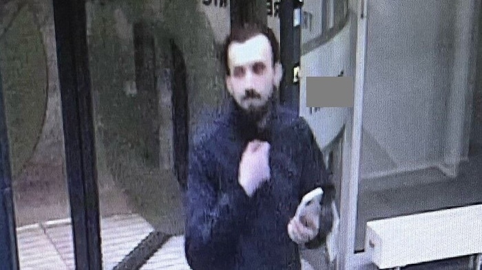 Die Polizei bittet um Mithilfe – nach dem 26-Jährigen wird dringend gesucht.
