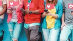 Im Schnitt vier Stunden pro Tag verbringen Teenager hierzulande mit ihrem Smartphone