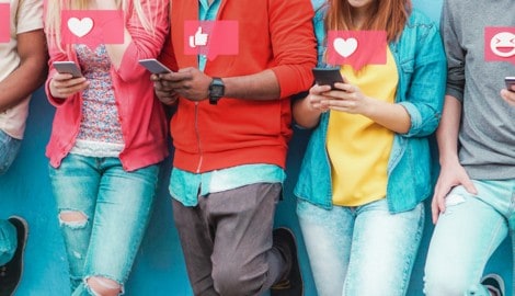 Im Schnitt vier Stunden pro Tag verbringen Teenager hierzulande mit ihrem Smartphone