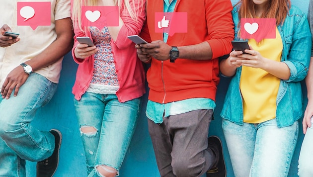 Im Schnitt vier Stunden pro Tag verbringen Teenager hierzulande mit ihrem Smartphone