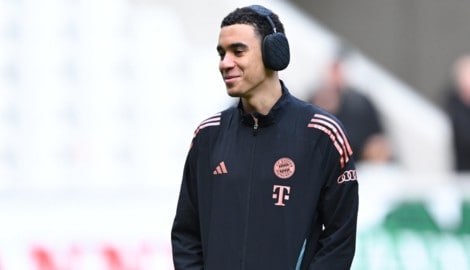 Jamal Musiala wird ab sofort mit der 10 auf dem Rücken auf Torjagd gehen.