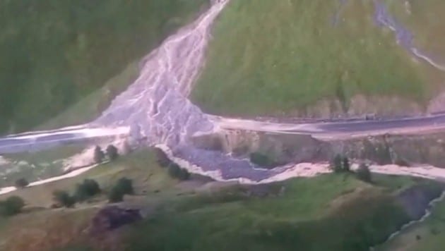 Am Montagabend hat sich ein Erdrutsch in den Dolomiten ereignet.