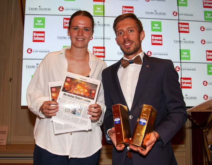 Happy mit zwei Drei-Tages-Pässen fürs Electric Love: Julia Kastner (Bergheim) mit René Brunner ...