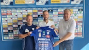 Spendlhofer mit Trainer Manfred Schmid und Hartberg-Obmann Erich Korherr.