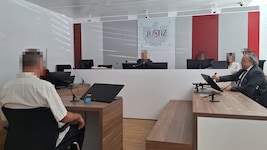 Mit gesenktem Haupt saß der Mann auf der Anklagebank. Es sprach mit leiser Stimme.