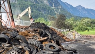 Auch nach dem Großbrand in der Recyclinganlage in Nußdorf-Debant in Osttirol wurden laut Land ...