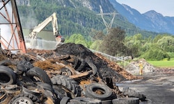 Auch nach dem Großbrand in der Recyclinganlage in Nußdorf-Debant in Osttirol wurden laut Land ...
