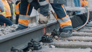 Bei Schienenarbeiten wurde ein 25-Jähriger verletzt.