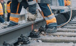 Bei Schienenarbeiten wurde ein 25-Jähriger verletzt.
