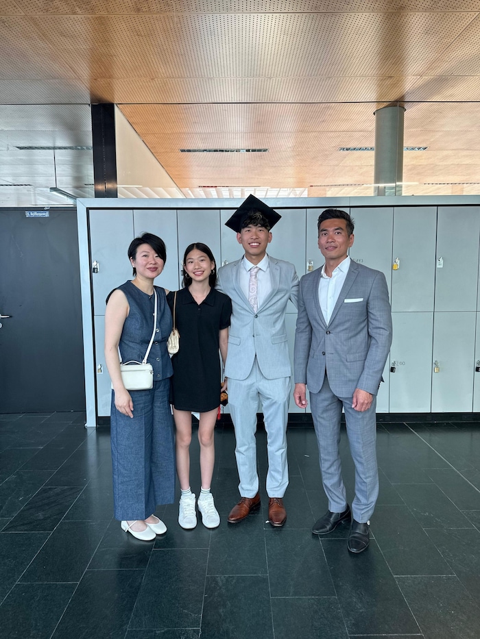 Mama Sisi, Schwester Leoni, Pascal und Papa Liang (v. l. n. r.).