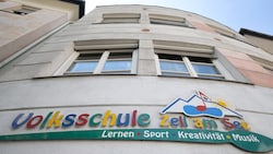 Die Volksschule Zell am See – angrenzend an die Mittelschule, wo noch um den Musikzweig ...