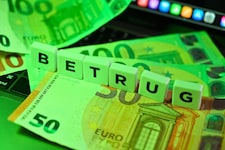 Der Betrüger wollte der Frau weismachen, ihr wegen eines vermeintlichen Betrugs helfen zu ...