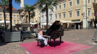 Am Piano am Alten Platz darf am Donnerstag wieder musiziert werden. Ob alt oder jung – alle ...