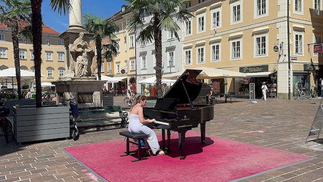Am Piano am Alten Platz darf am Donnerstag wieder musiziert werden. Ob alt oder jung – alle ...