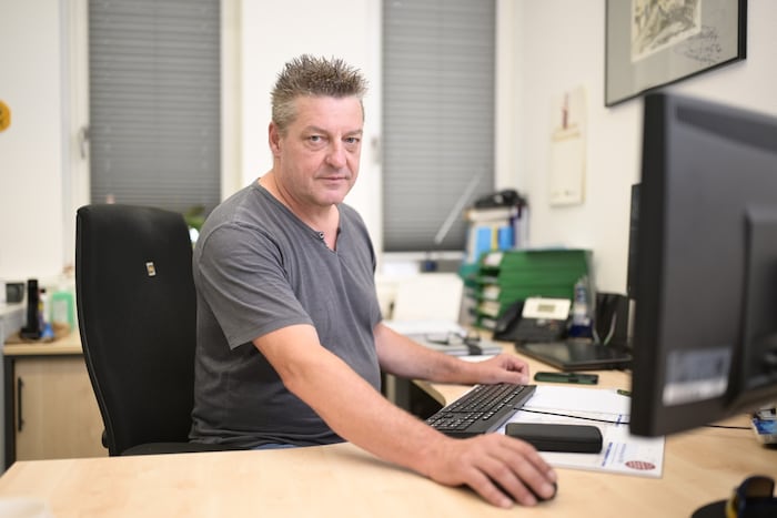Gernot Grassmann, Leiter der Suchtgiftgruppe im Landeskriminalamt, und sein Team legen ...