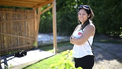 Racquel kann ihr Glück vom eigenen Fleckchen Grün noch kaum fassen.