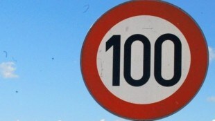 Tempo 100 gilt auf der Friesacher Bundesstraße, der B317, auch im Gemeindegebiet von Kappel am ...