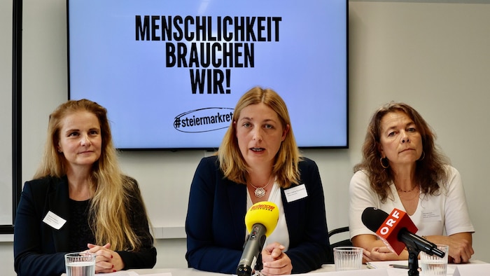 Vertreterinnen von NGOs machen gegen die Kürzungen mobil.