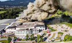 Das Teilelager ist durch den Brand völlig zerstört. Sogar Stahl ist geschmolzen. Dank der ...