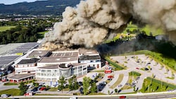 Das Teilelager ist durch den Brand völlig zerstört. Sogar Stahl ist geschmolzen. Dank der ...