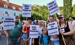 Am 1. Juli fand eine große Demonstration gegen Sozialkürzungen in Graz statt. 
