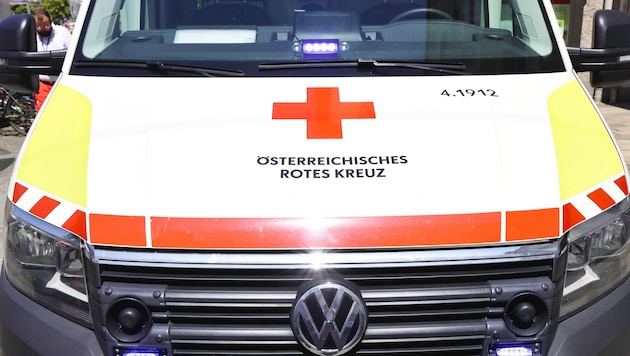 Mit der Rettung wurde die Schwerverletzte in Landeskrankenhaus Feldkirch gebracht.