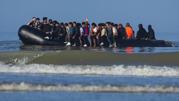 Migranten auf einem Schlauchboot im Ärmelkanal