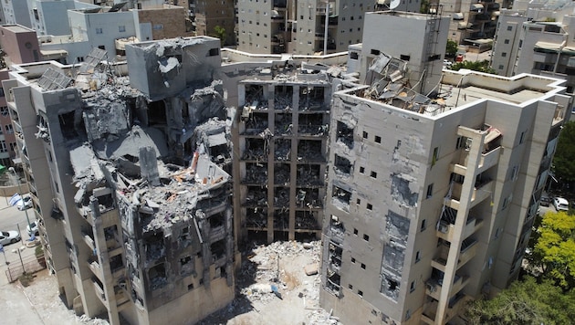 Zerstörte Wohnhäuser in der Stadt Be‘er Sheva im Süden Israels