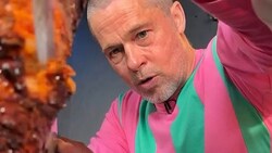 Brad Pitt kommt beim Zubereiten der Tacos ganz schön ins Schwitzen. Die Fans finden den ...