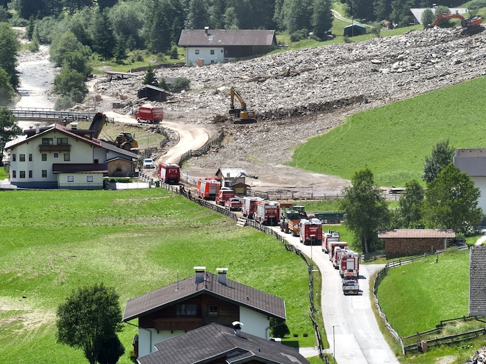Auch ein Katastrophenzug der Feuerwehr rückte an.