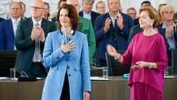 Karoline Edtstadler (ÖVP) ist Wilfried Haslauers Nachfolgerin und neue Landeshauptfrau von ...