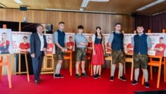 WKNÖ-Präsident Wolfgang Ecker mit den EuroSkills-Teilnehmern aus NÖ: Raphael Gremmel, David ...