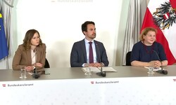 Claudia Plakolm (ÖVP), Christoph Wiederkehr (NEOS) und Korinna Schumann (SPÖ) am 2. Juli nach ...