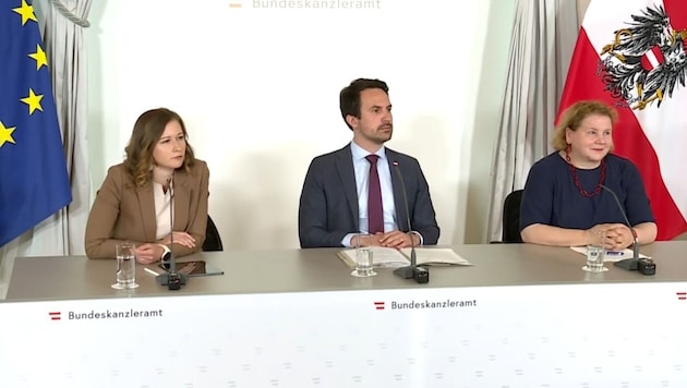 Claudia Plakolm (ÖVP), Christoph Wiederkehr (NEOS) und Korinna Schumann (SPÖ) am 2. Juli nach ...