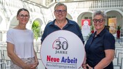 Ermina Cosic, GF Bernhard Samitz und Silvia Radaelli, Obfrau des Vereins „Neue Arbeit“.