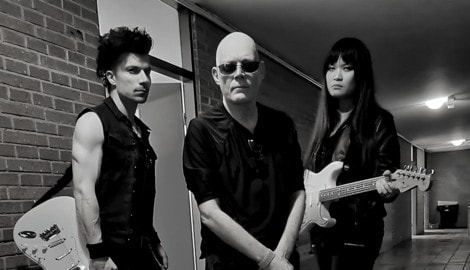 Gitarrist Ben Christo (l.) ist seit 2006 an der Seite von Sisters Of Mercy-Mastermind Andrew ...