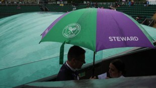 In Wimbledon spielt das Wetter heute nicht mit. 