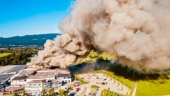 Ein Großbrand hielt 300 Feuerwehrleute in Atem.